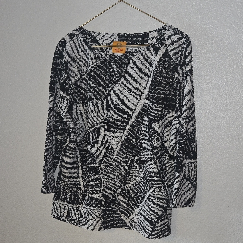 Ruby Rd. Monochrome Abstract Long Sleeve Top